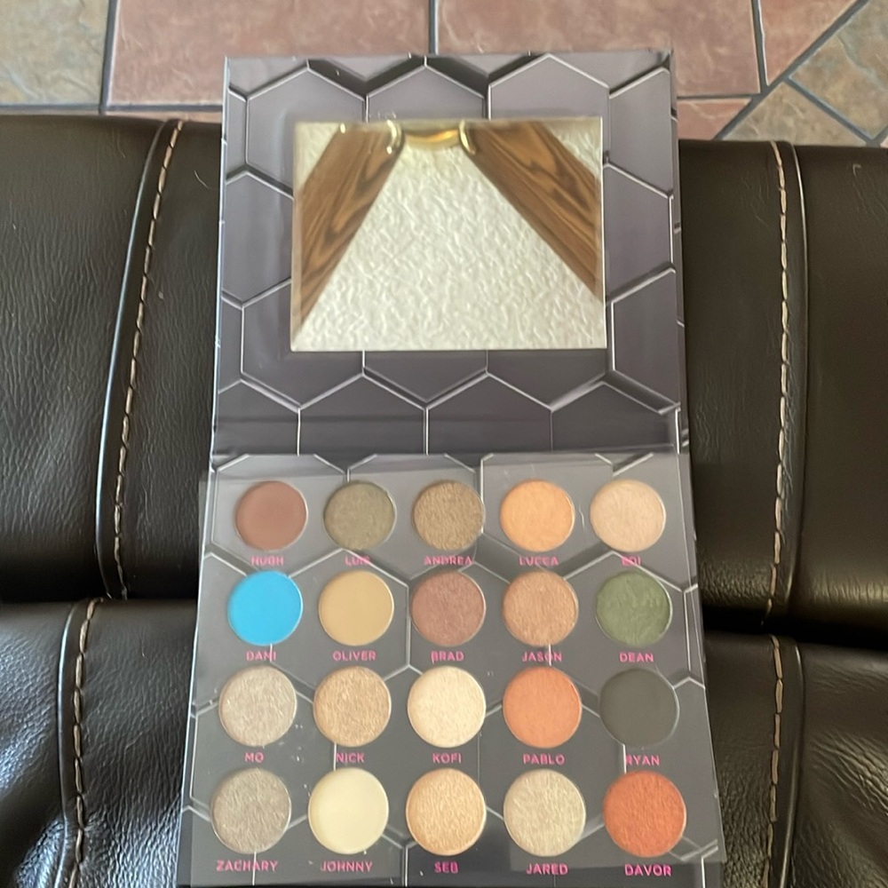 Bee beauty Barbarella Eyeshadow Palette NIB